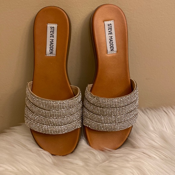 Steve Madden Shoes - NWT Steve Madden PNTA Rhinestone Sandal - Size 7